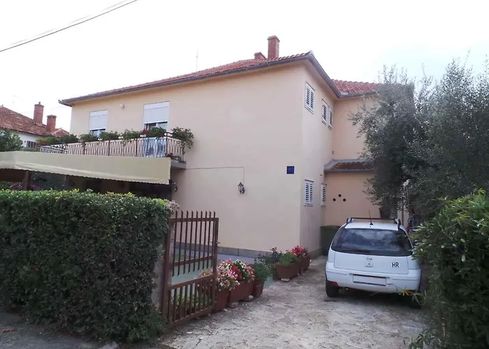 アパート 33 ザダル