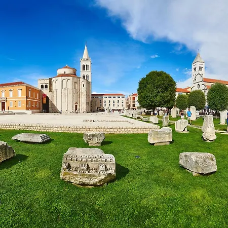 33 * Zadar